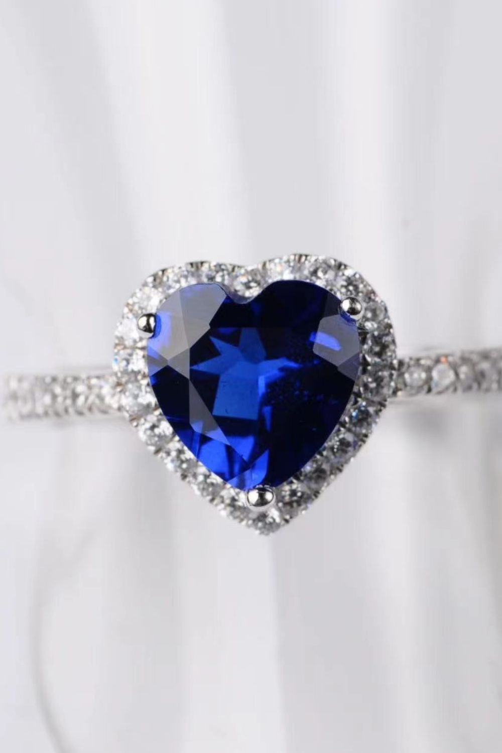 2 Carat Moissanite Heart-Shaped Side Stone Ring Trendsi